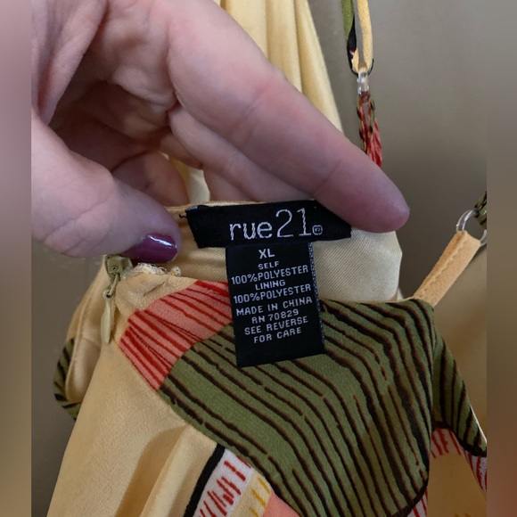 Elegant Colorblock Maxi Dress with Spaghetti Straps - Adjustable Straps - Summer - Picture 3 of 5